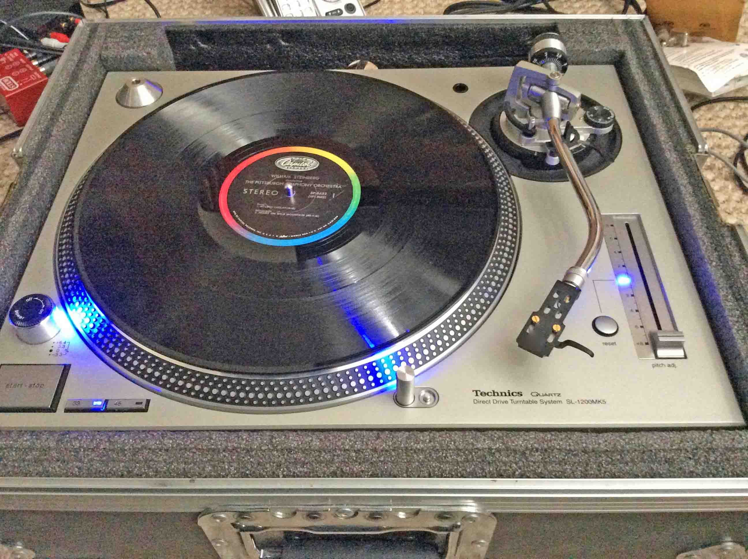 The sound of colour; turntable developed to transform coloured discs