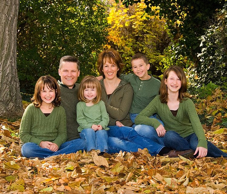 Best Colors for Outdoor Family Pictures