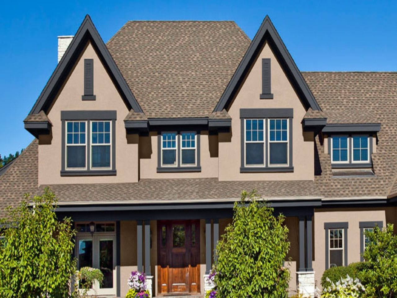 7 House Colors That Complement Brown Roof Perfectly