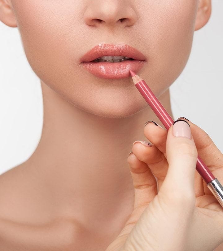 Applying Lip Liner